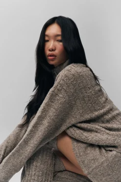 Mila Zip Up