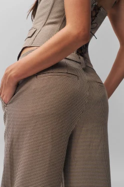 Pamela Trouser
